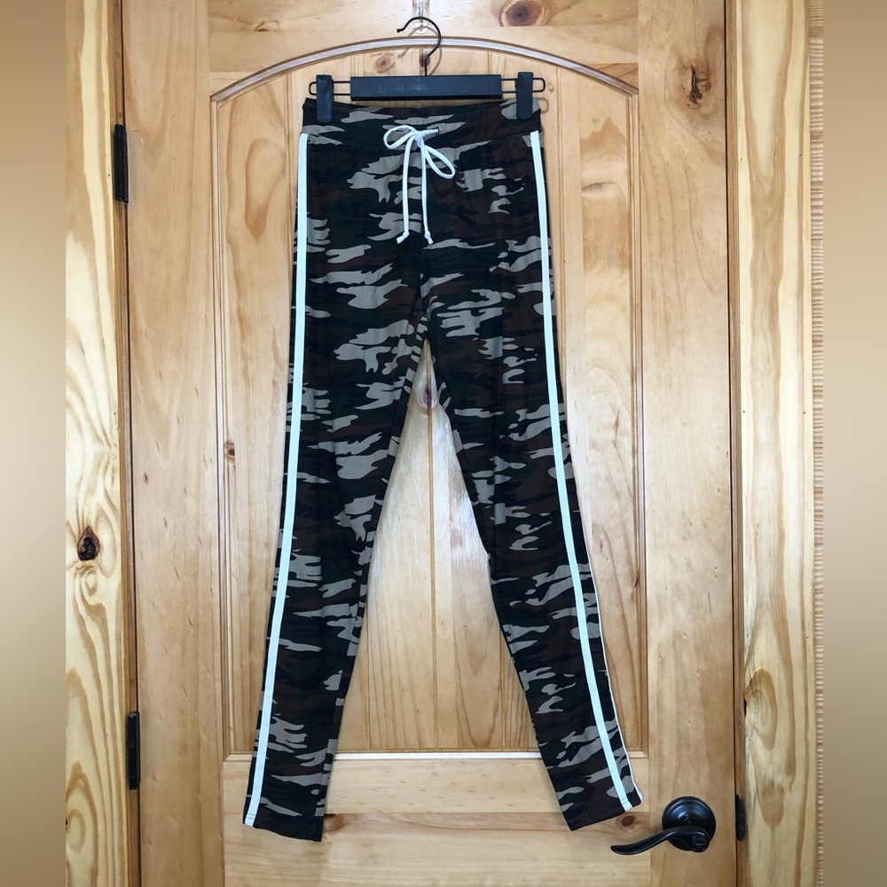 Camo Side-Stripe Leggings Size S